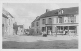 BORAN (Oise) - Place - Epicerie De Choix - Pompe à Essence - Boran-sur-Oise