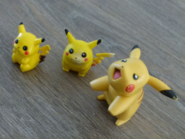 Lot De 3 Figurines D'occasion Pikachu. Modèles Et Tailles Différents. Pokémon Pokemon Pocket Monsters - Pokémon