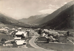 Larche * Vue Générale Du Village Et Dans Le Fond , Le Poste Frontière - Autres & Non Classés