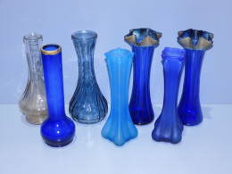 -LOT De 7 PETITS VASES VERRE 6 De Couleur Bleue & 1 Incolore Jus De Grenier     E - Vasen