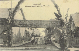 Nossy-be L'ecole Principale Le Jour De L'armistice  Ecrasement Des Austro Boches - Madagascar