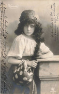 PHOTOGRAPHIE - Un Enfant Tenant Une Guitare - Carte Postale Ancienne - Fotografía