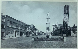 Harelbeke Stationsplein En Standbeeld - Harelbeke