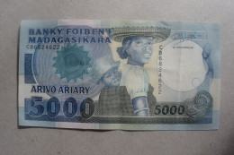 MADAGASCAR 5000 Francs 1000 Ariary ND (1988-1994) P73b - Madagaskar