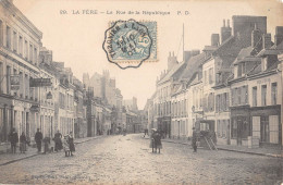 CPA 02 LA FERE / RUE DE LA REPUBLIQUE - Autres & Non Classés