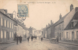 CPA 02 LA FERE / LA RUE DU BOURGET - Autres & Non Classés