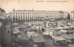 CPA 31 TOULOUSE / LA PLACE DU CAPITOLE ET LES ARCADES - Andere & Zonder Classificatie