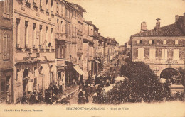 Beaumont De Lomagne * Place Et L'hôtel De Ville * Chapellerie ROUJEAN - Beaumont De Lomagne