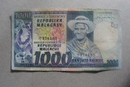 Madagascar 1000 Francs = 200 Ariary ND 1974 A/1 P65a - Madagaskar