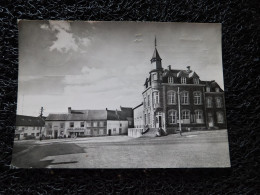 Morialme, L'Hôtel De Ville Et La Place Communale "Louis Delhaize"    (X19) - Florennes