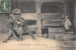 CPA 71 LES VENDANGES / UN VIEUX PRESSOIR - Sonstige & Ohne Zuordnung