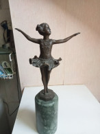 Statuette En Bronze Sur Support Marbre La Danseuses Hauteur 33 Cm - Bronzen