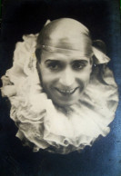 CARTE PHOTO . CIRQUE . HOMME CLOWN PIERROT  CIRCUS PORTRAIT OF MAN OLD REAL PHOTO - Cirque