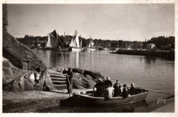 Concarneau - Le Passeur De Lamiec - Le Bac - Coiffe Bretonne - Concarneau