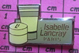 410B Pin's Pins / Beau Et Rare / MARQUES / COSMETIQUES ISABELLE LANCRAY PARIS - Photographie