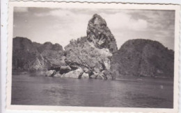 2 Photos Indochine Vietnam Baie D'Halong  Lieu Dit Ile De Magny      Réf 26944 - Asie