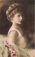 PHOTOGRAPHIE - Portrait - Femme - Colorisé - Carte Postale Ancienne - Photographie