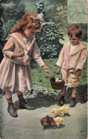 ARTS - Peintures Et Tableaux - Une Fille Et Son Frère Nourrissant Les Poussins - Carte Postale Ancienne - Paintings