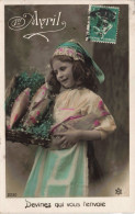 FETES ET VOEUX - Poisson D'avril - Une Fille Tenant Un Panier De Poissons - Colorisé - Carte Postale Ancienne - 1 April (aprilvis)