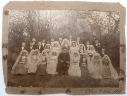 Photographie  - Communiants Avec Prêtre - Oleye 7 Mai 1899 - Dim 17/11,5 Cm Collé Sur Carton - Persone Identificate