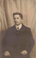 CARTE PHOTO - Portrait D'un Homme  - Carte Postale Ancienne - Photographie