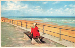 CARTE PHOTO - Rêverie - Femme Sur La Digue - Colorisé - Carte Postale  Ancienne - Photographie