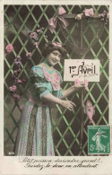FETES ET VOEUX - Poisson D'avril - Une Femme Tenant Un Poisson - Colorisé - Carte Postale Ancienne - 1 April (aprilvis)