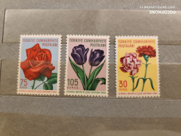 1960	Turkey	Flowers Roses  (F46) - Unused Stamps