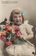 PHOTOGRAPHIE - Un Enfant Tenant Un Bouquet De Fleur - Colorisé - Carte Postale Ancienne - Photographie