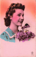 CARTE PHOTO - Portrait - Femme Avec Un Bouquet De Fleurs - Colorisé - Carte Postale Ancienne - Fotografía