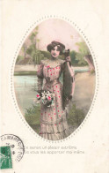 FETES ET VOEUX - Poisson D'avril - Une Femme Tenant Un Grand Poisson - Colorisé - Carte Postale Ancienne - 1er Avril - Poisson D'avril