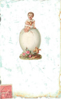 FETES ET VOEUX - Pâques - Un Bébé Assis Sur Un Grand œuf - Colorisé - Carte Postale Ancienne - Pâques