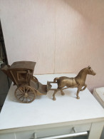 Cheval Et Charette En Laiton Ou Bronze Longueur 32 Cm Hauteur 14 Cm - Bronzen