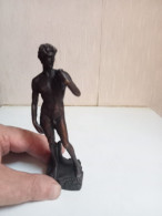 Sculpture Statue David D'après Michel-Ange, Reproduction En Bronze Hauteur 14 Cm - Bronces
