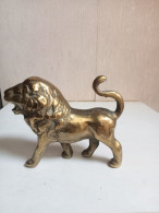 Sculpture Lion Ancien En Bronze Doré Hauteur 10 Cm X 12 Cm - Bronzi