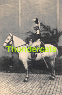 Delcampe - CPA BELGIQUE FETE MILITAIRE DU CENTENAIRE UNIFORM BELGE TROMPETTES DES CARABINIERS  - Uniformen