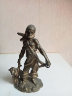 Statuette En Bronze Doré Pirate Hauteur 18 Cm - Bronces