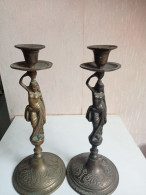 Deux Bougeoirs En Bronze XIXème Hauteur 25 Cm - Candeleros, Candelabros Y Palmatorias