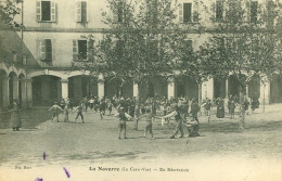 La Crau, La Navarre - L'École, Récréation - La Crau