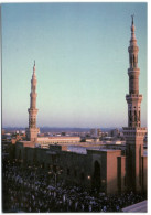 Collective Prayer At The Prophet's Mosque At Medina - Saudi-Arabien