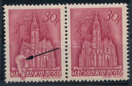 ** 1943 Templom 30f Pár Nagy Festékfolttal / Mi 717 Pair With Paint Spot - Altri & Non Classificati