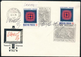 1979 Victor Vasarely: Vega-sakk Bélyeg Első Napi Borítékon Rajta A Művész 4 Db Autográf Aláírásával / Autograph Signatur - Other & Unclassified