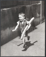 1952 Willy Ronis (1910-2009) Francia Fotóművész Felvétele, Feliratozva A Kép Alján Apró Betűvel, 1992-ben Készült Nyomda - Autres & Non Classés