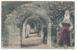 T3/T4 1909 Ada Kaleh, Sírcsarnok Törökökkel. Montázs Bego Mustafával / Katakomben / Catacombs, Turkish Men. Montage With - Non Classés