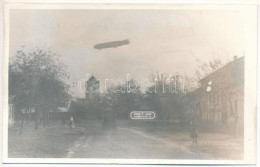 ** T1/T2 Arad, Léghajó A Víztorony Fölött. Röhm Ö. Rákóczy Utca 13. / Airship Above The Water Tower. Photo (non PC) - Zonder Classificatie