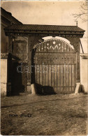 T2/T3 1940 Ditró, Gyergyóditró, Ditrau; Székely Kapu (építette Mezey Tamás 1934-ben) / Transylvanian Wood Carving Entry  - Ohne Zuordnung