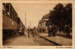 ** T2/T3 Deliatyn, Delatin, Delatyn, Deljatin; Na Dworcu Kolejowym / Railway Station, Train (EK) - Unclassified