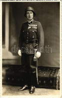 * T2 Magyar Katona Kitüntetésekkel / Hungarian Military, Soldier. Berzéki Műterem (Debrecen) Photo - Non Classés