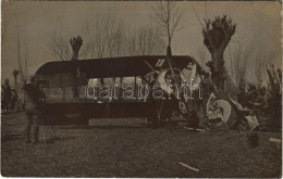 T2/T3 1918 Első Világháborús Osztrák-magyar Katonák Egy Lezuhant Olasz Repülőgép Roncsaival, Katonai Fényképész. Czaka K - Unclassified
