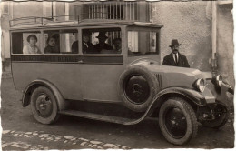 Aigueperse La Voiture De La Poste Automobile Rurale (devant Le Bâtiment De La Poste (voir Doc Non Vendu) - Aigueperse